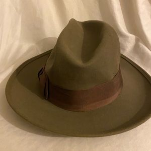 Men’s vintage size 7l wool hat.